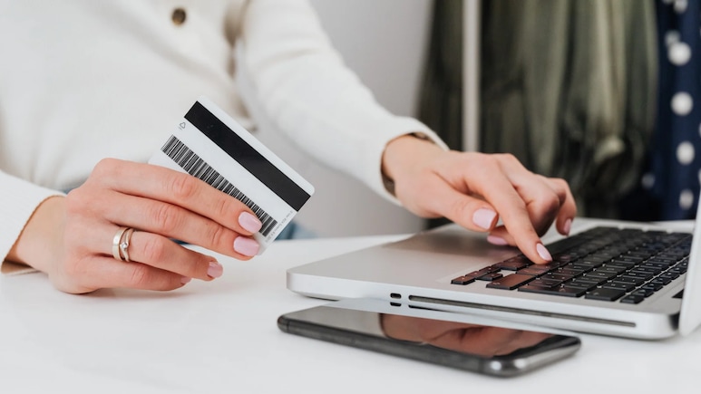 Laid Off Worker Builds Rs 1.2 Lakh Credit Card Debt, Pays Rs 5000 In Monthly Interest