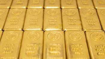 Gold Clinches Weekly Gain On Growing Bullish ETF, Energy Signs