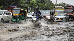 लौटता मॉनसून दिल्ली-यूपी में फिर बारिश लाएगा, पहाड़ों में भी आंधी-तूफान के साथ बरसेंगे बदरा, जानें आज का मौसम