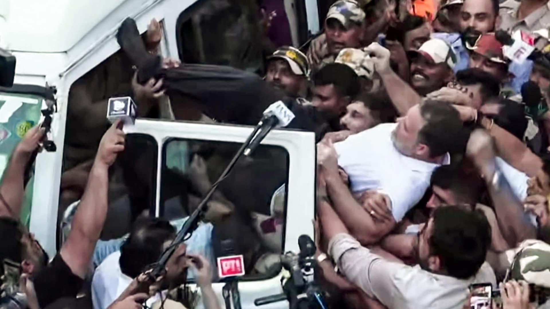 Rahul, Priyanka Gandhi Detained, Then A Puncture Twist Before Release