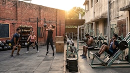 CrossFit vs Traditional Gym: What's The Difference In How Your Body Gets Stronger?