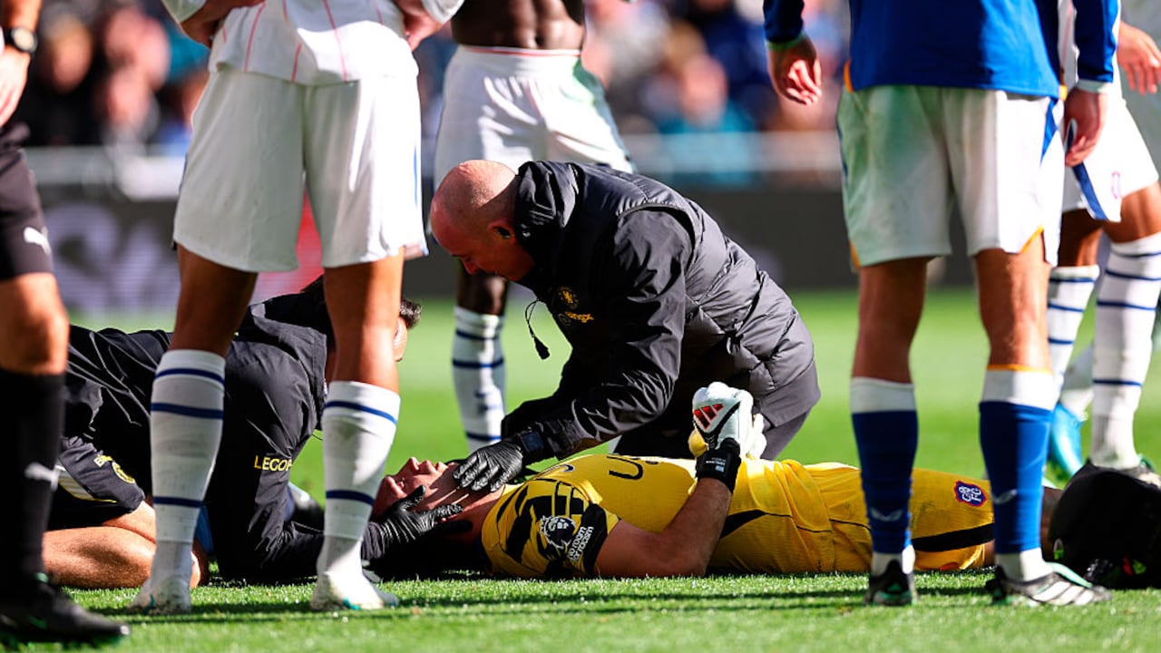 Emiliano Martinez Suffers Horrific Injury But Chelsea Beat Everton 2-0