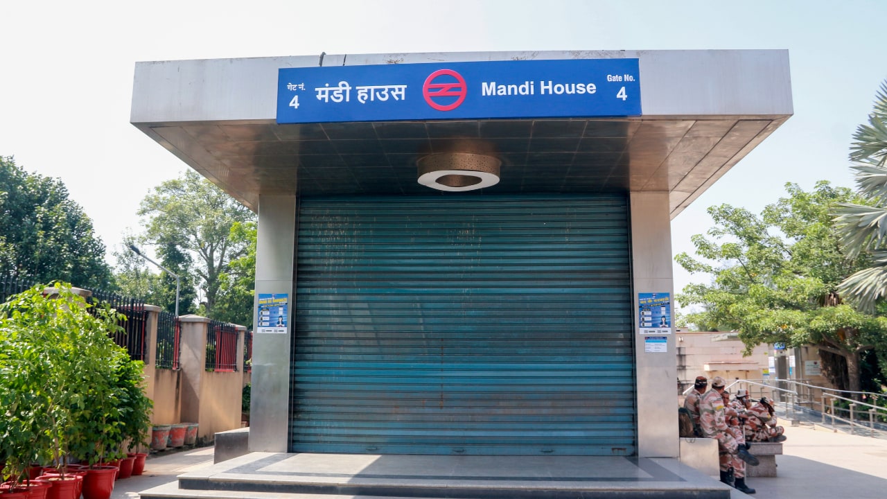 Mandi House metro station closed due to CJP protest Mandi House metro station closed due to CJP protest