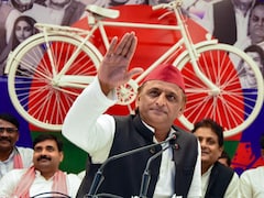 लखनऊ तक पहुंची गोरखपुर के थप्पड़ कांड की गूंज, अखिलेश यादव ने भंग की सपा की पूरी जिला यूनिट
