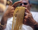 India Jewelers Hold Off Gold Buying, Betting Prices Will Drop