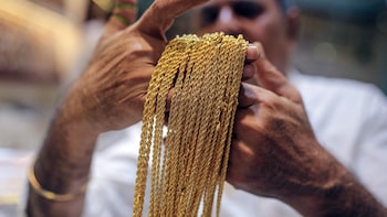 India Jewelers Hold Off Gold Buying, Betting Prices Will Drop