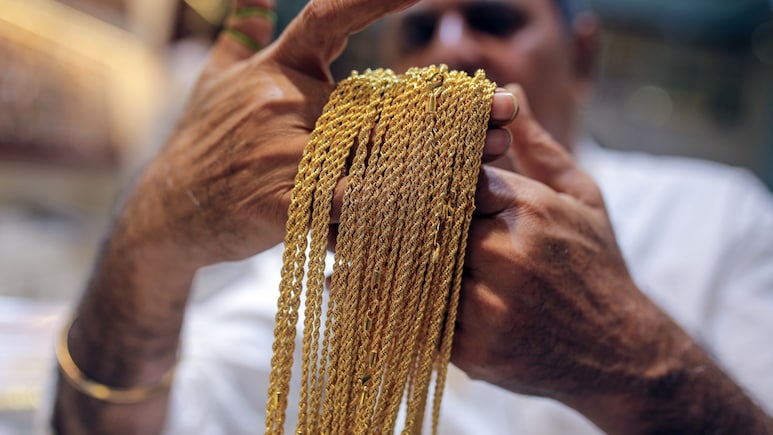 India Jewelers Hold Off Gold Buying, Betting Prices Will Drop