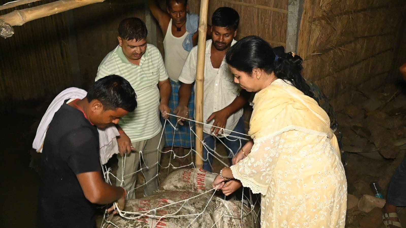 ias varsha singh vaishali dm spent night monitoring flood embankment repair ias varsha singh vaishali dm spent night monitoring flood embankment repair