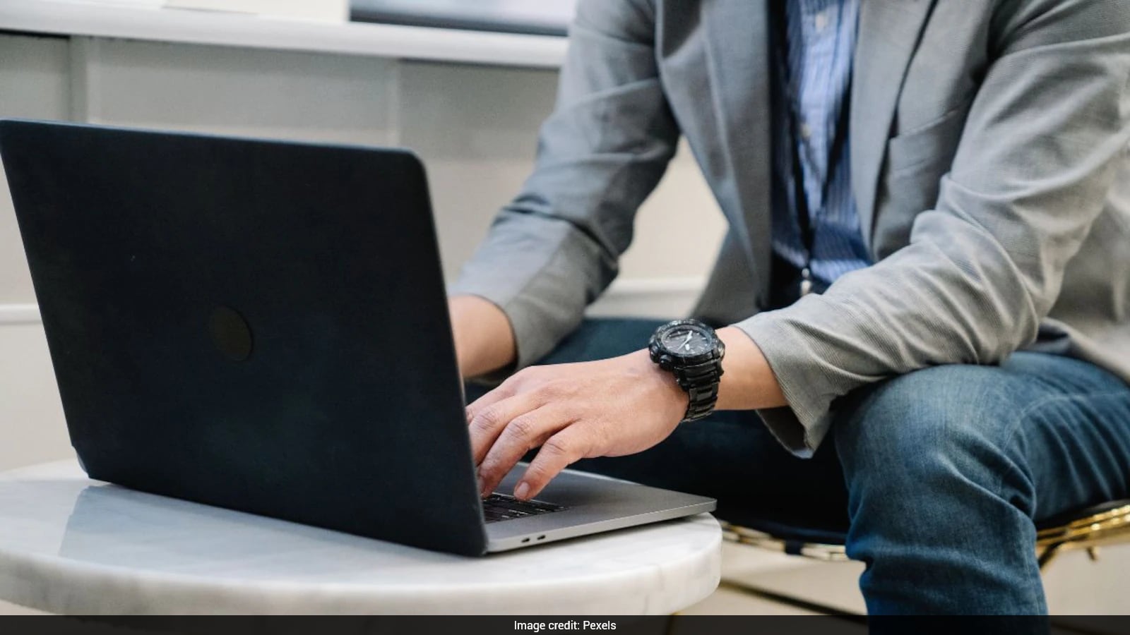 Tech Professional Advances from Rs 2.9 Lakh Layoff to Rs 1.5 Crore UAE Job Offer
