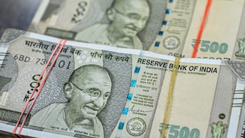 India's Record Bank Cash Surplus Fades As RBI Curbs Rupee Bets