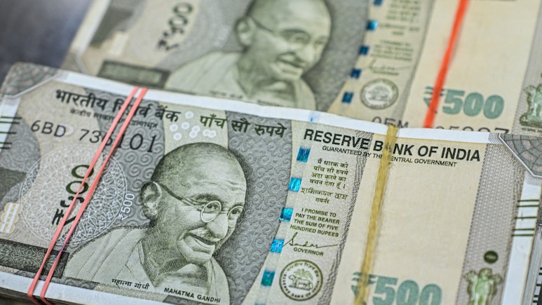 India's Record Bank Cash Surplus Fades As RBI Curbs Rupee Bets