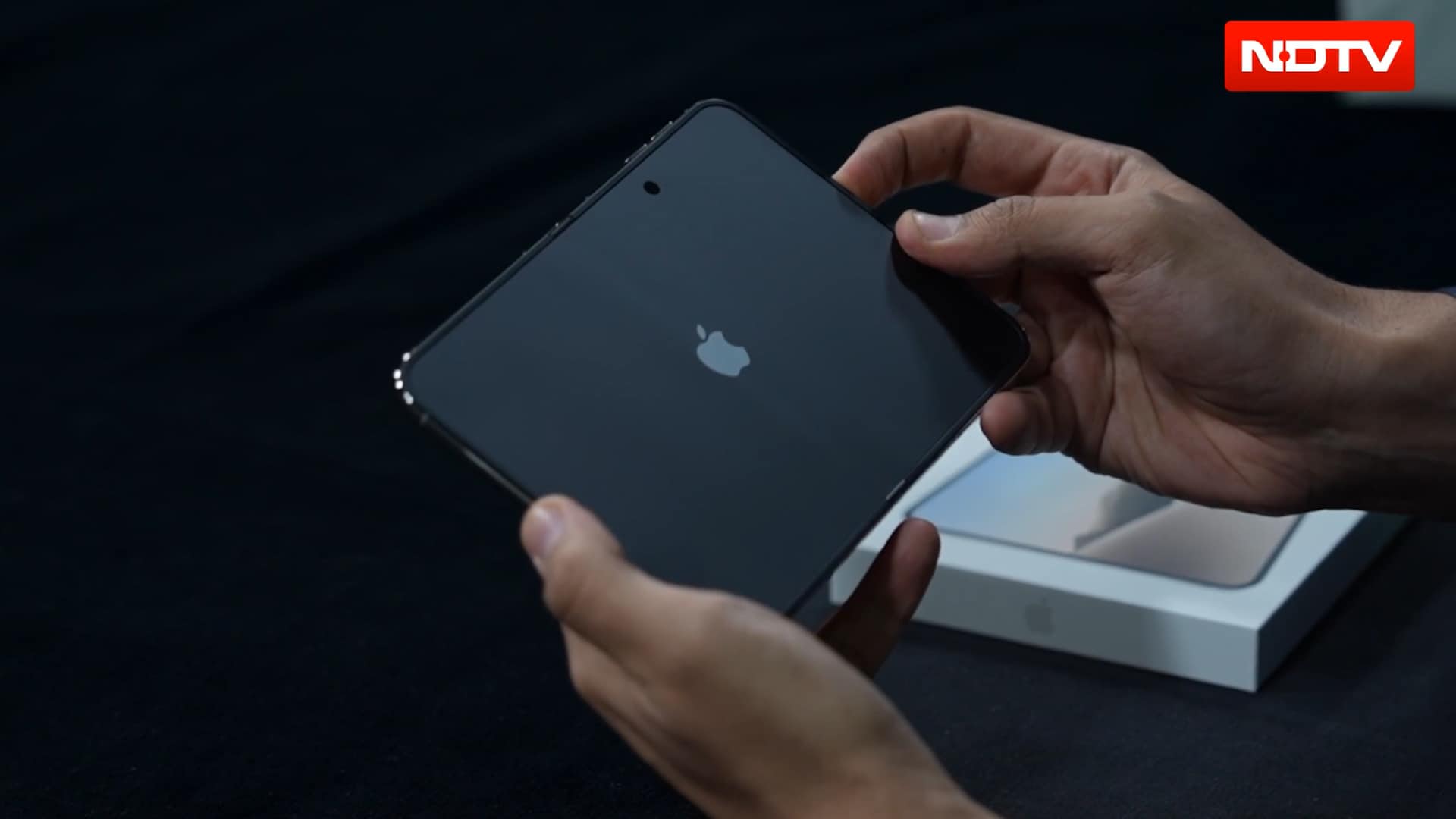 Video: Apple iPhone Duo Unboxing