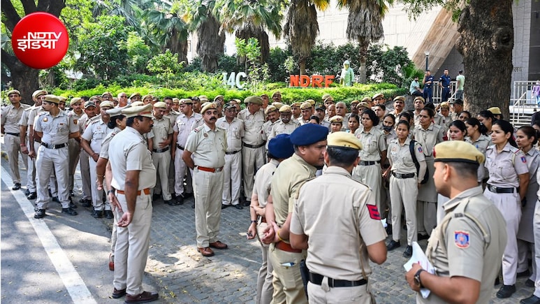 दिल्ली पुलिस की 'परिंदा भी पर न मारे' जैसी तैयारी- 20 हजार जवान और 300 कैमरे, इंटरनेट ठप और बाजार बंद