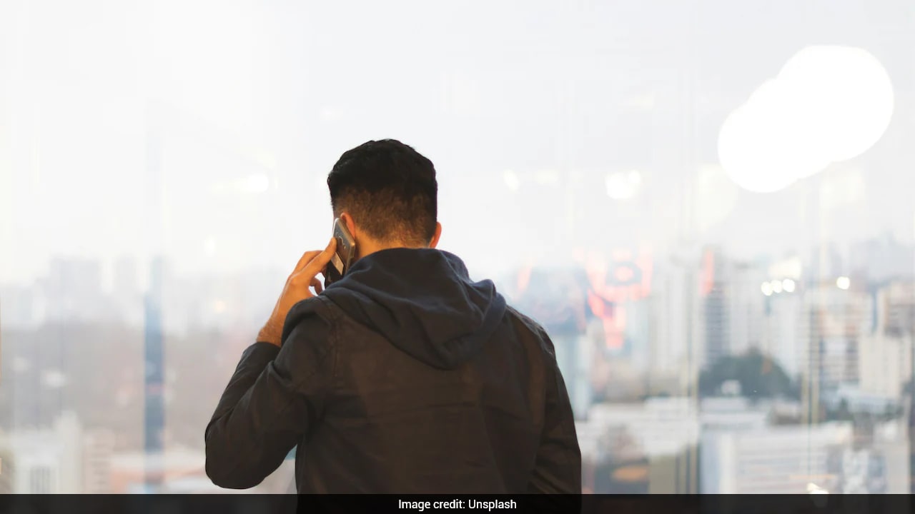 Chinese University Offers Course That Requires Students To Call Strangers