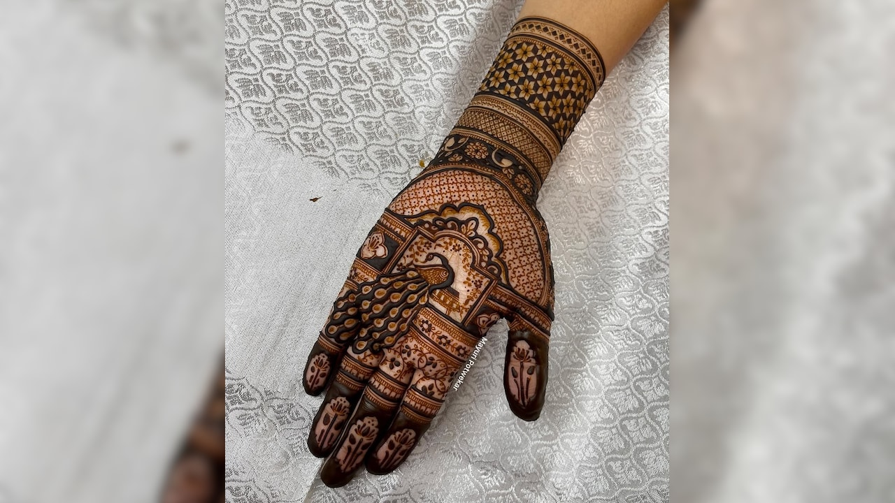 (Photo Credit- @mayuripotwekar_mehendi/Instagram)