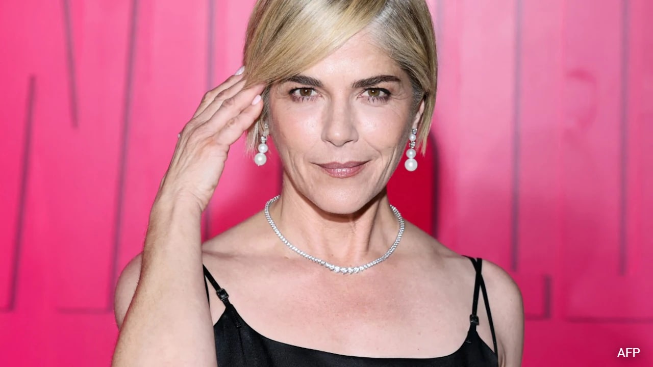 Actor Selma Blair 'Bashed Her Head' During Violent Delta Incident: 911 Audio