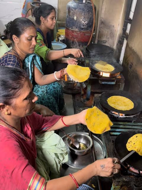Video: How Gujarat's Biggest Thepla Factory Makes The Gujarati Staple In Bulk