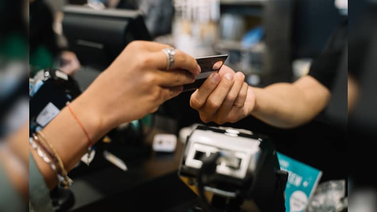 Festive Credit Card Spending: Top 5 Banks With Attractive Reward/Cashback Offers