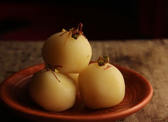 Heading To A Durga Puja Pandal? Don't Miss These 8 Iconic Bengali Dishes