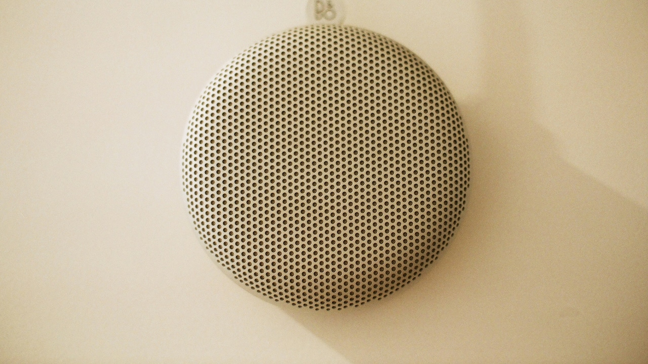 Why Your Bluetooth Speaker Connects To The Wrong Device Automatically Why Your Bluetooth Speaker Connects To The Wrong Device Automatically