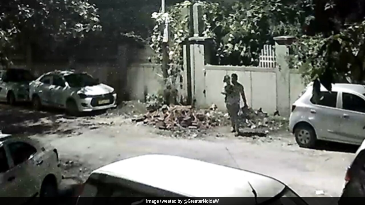 Greater Noida Man Dumps Garbage On Road, Gets A Public Warning On Loudspeaker: "Pick It Up"