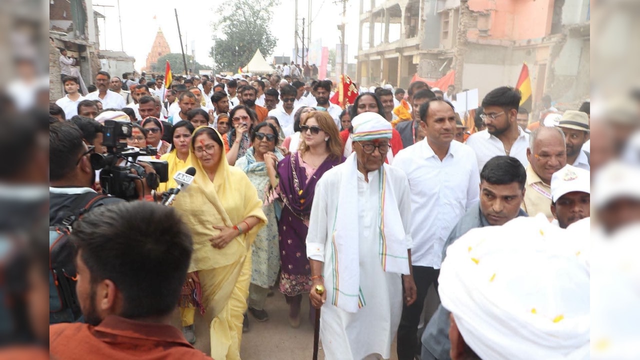 70 दिन, 950 किमी और 40 लाख का खर्च: दिग्विजय की 'सनातन यात्रा' से पार्टी ने बनाई दूरी, BJP बोली- चुनावी स्टंट