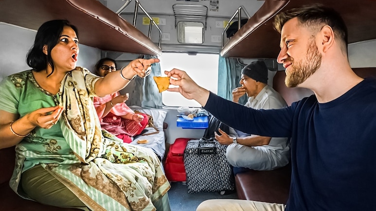 भारत की फर्स्ट एसी ट्रेन में डच यूट्यूबर का सफर, महिला के हाथ का खाना खाकर कहा- 'ये बात हमेशा याद रखूंगा'