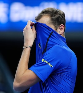 Watch: Novak Djokovics Match Ends In Bizarre Fashion After Spectator Is Struck By Ball