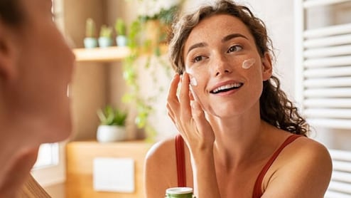 Winter Skin Care: ठंड में स्किन फटने और रूखी होने से बचाएंगे ये 5 उपाय, लेकिन भूलकर भी न करें ये 3 काम