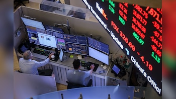 Wall Street Highlights: S&P 500, Nasdaq Fall From All-Time Highs On Inflation Worry