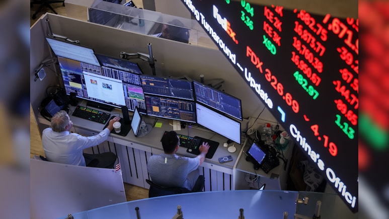 Wall Street Highlights: S&P 500, Nasdaq Fall From All-Time Highs On Inflation Worry