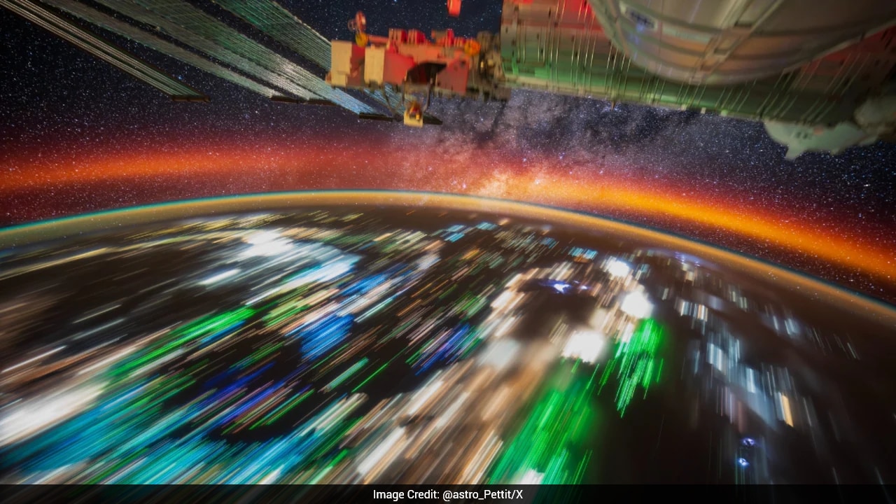 NASA Astronaut Shares View Of Venus Rising Through Earth's Red Atmospheric Airglow
