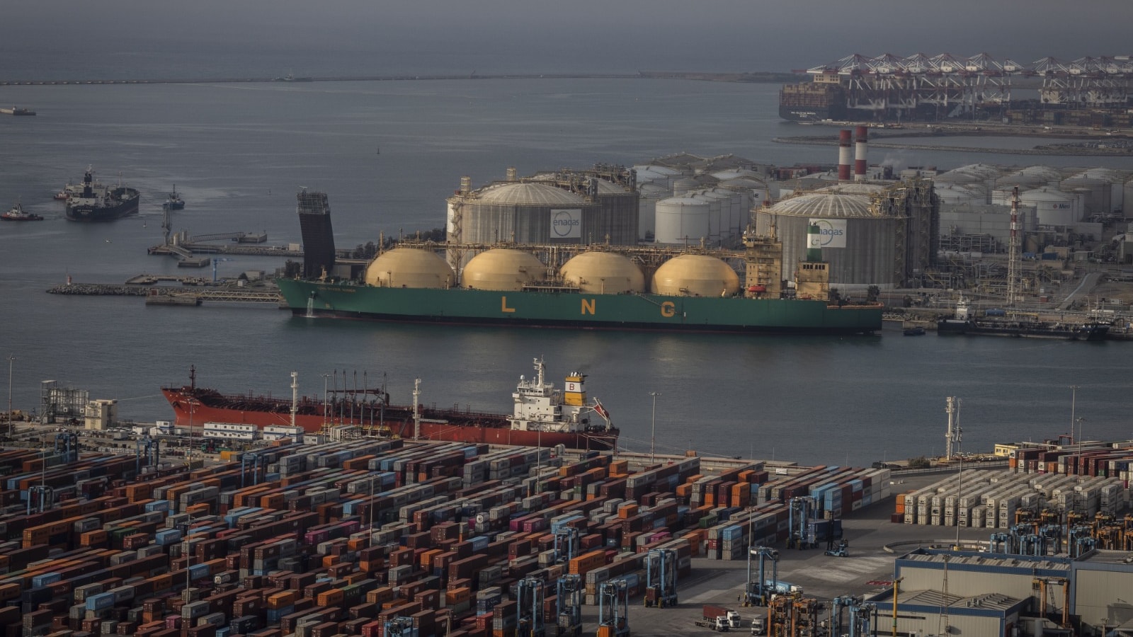 Euro 100! Europe Gas Prices Spike To 2022 Crisis Levels: Households, Industry Brace For Impact
