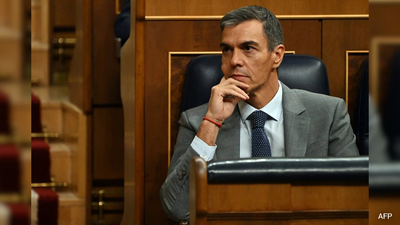 Spain PM Calls Early Election After Housing Crisis Defeat