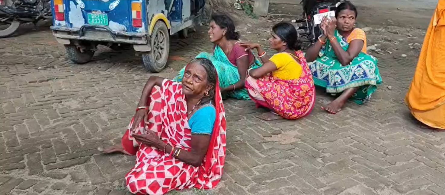 Bihar Labourer Death: कंबु चौहान कई दिनों तक अस्पताल में जिंदगी की जंग लड़ता रहा पर आखिरकार उसकी सांसें थम गई. अब परिजन न्याय की गुहार लगा रहे हैं.