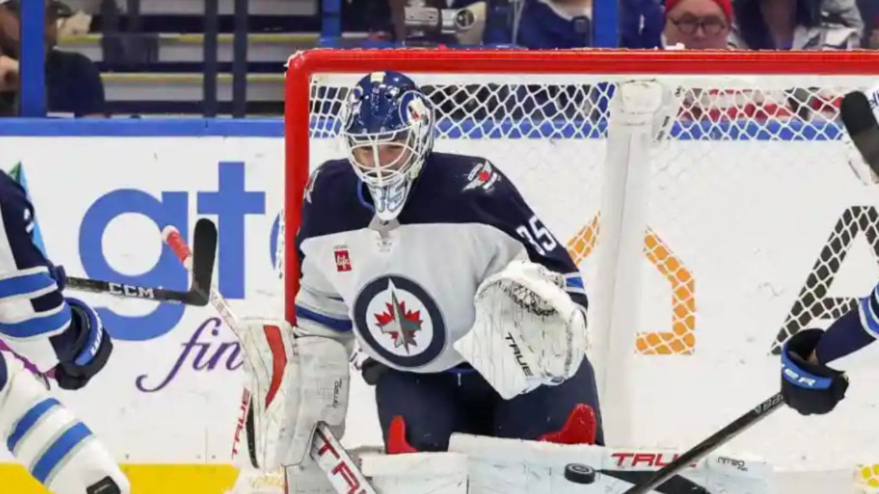 Jets' Skinner Pulled, Daws Shines in 6-4 Loss to Lightning
