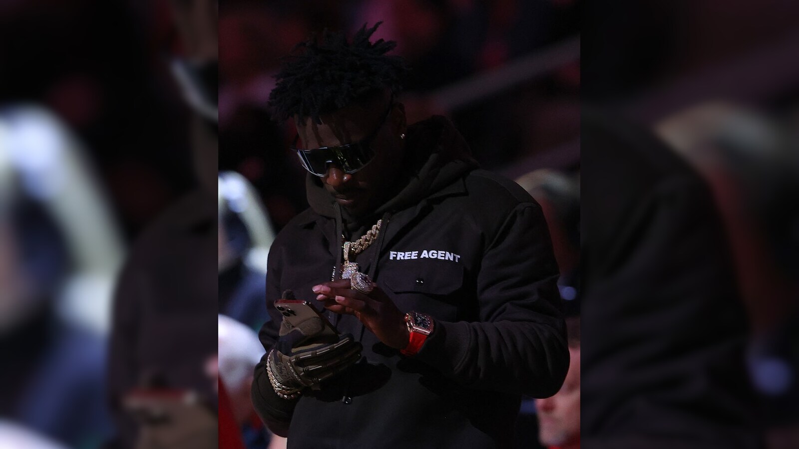 "The Wild Part Is He Gotta Pick It Still": NFL Fans Mock Antonio Brown For Urinating On Super Bowl Ring