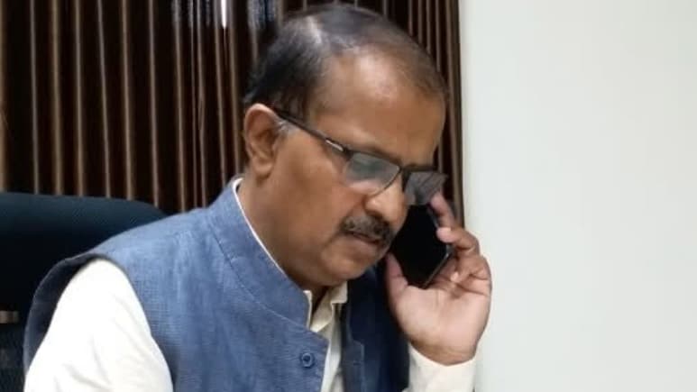 13 जिलों के DM से CMO तक, बिहार की नौकरशाही पर राज करने वाले दीपक कुमार कौन हैं?