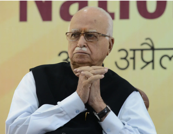 लालकृष्ण आडवाणी को दिल्ली के अपोलो अस्पताल में कराया गया भर्ती, सीने में संक्रमण की है शिकायत