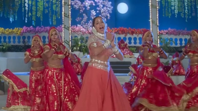 नई नवेली दुल्हनों के लिए है 27 साल पुराना गाना, चांद तारों से लेकर पति का इंतजार माधुरी दीक्षित, अलका याग्निक की बेसुध करने वाली आवाज