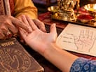हथेली में इन 2 जगहों पर होता है मंगल पर्वत, जानें साहस, धैर्य और बुद्धि से जुड़े संकेत