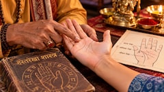 हथेली में इन 2 जगहों पर होता है मंगल पर्वत, जानें साहस, धैर्य और बुद्धि से जुड़े संकेत