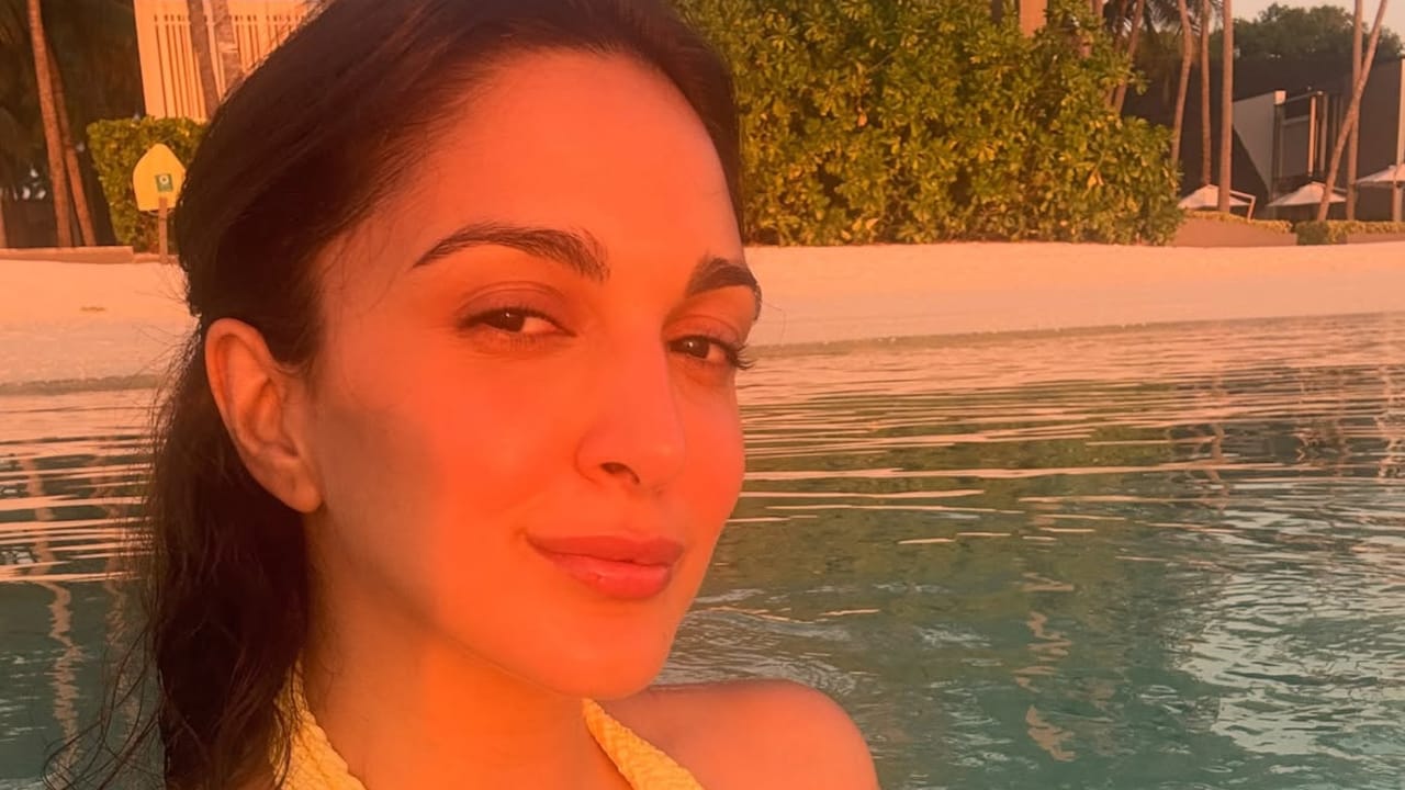 कियारा आडवाणी की लेटेस्ट फोटो में दिखा प्रेग्नेंसी ग्लो, पूल से लेकर बीच तक दिखाई फैमिली टाइम की तस्वीरें