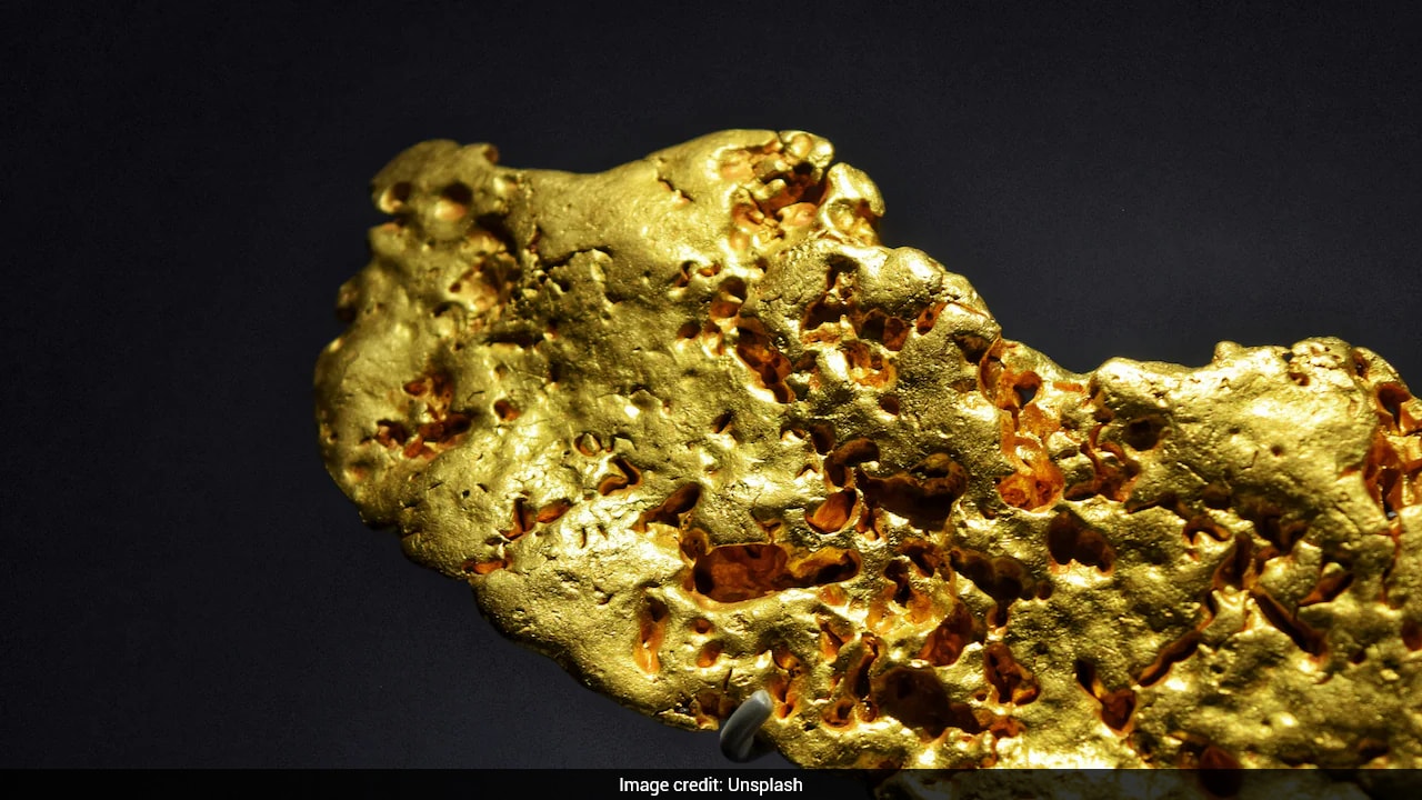 Amateur prospector finds 1.2kg gold nugget worth up to $200,000 in NSW outback
