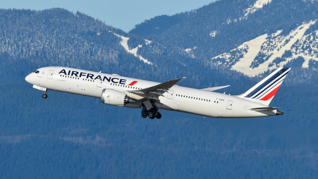 Air France Follows Israel's Crew Rules After Flydubai Incident: Pakistan, 30 Other Muslim-Majority Countries Affected