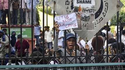 A "Final" Warning For Protesting Students As Jamia Extends Online Classes