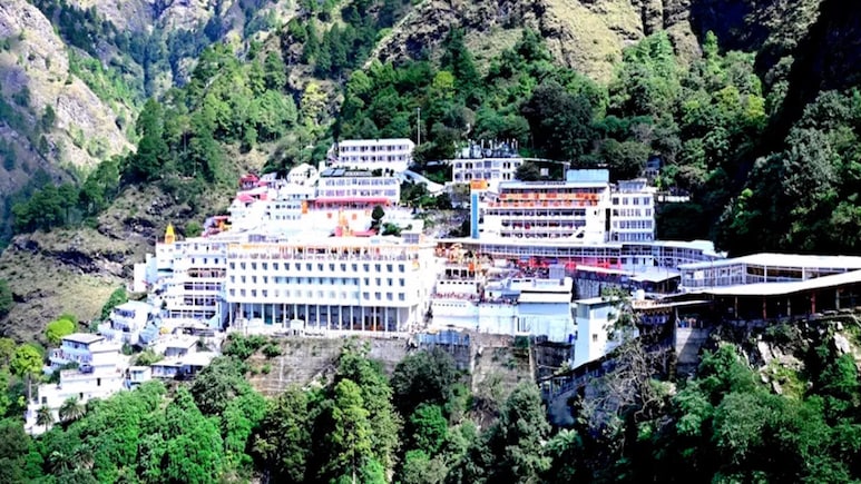 Vaishno Devi Yatra 2026: नवरात्रि में वैष्णो देवी जाने से पहले कर लें ये 7 काम, यात्रा में नहीं होगी आखिरी समय की भागदौड़