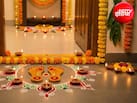 Diwali 2026: दीवाली पर मुख्य द्वार पर क्यों लगाए जाते हैं मां लक्ष्मी के चरण चिह्न? जानिए धार्मिक महत्व