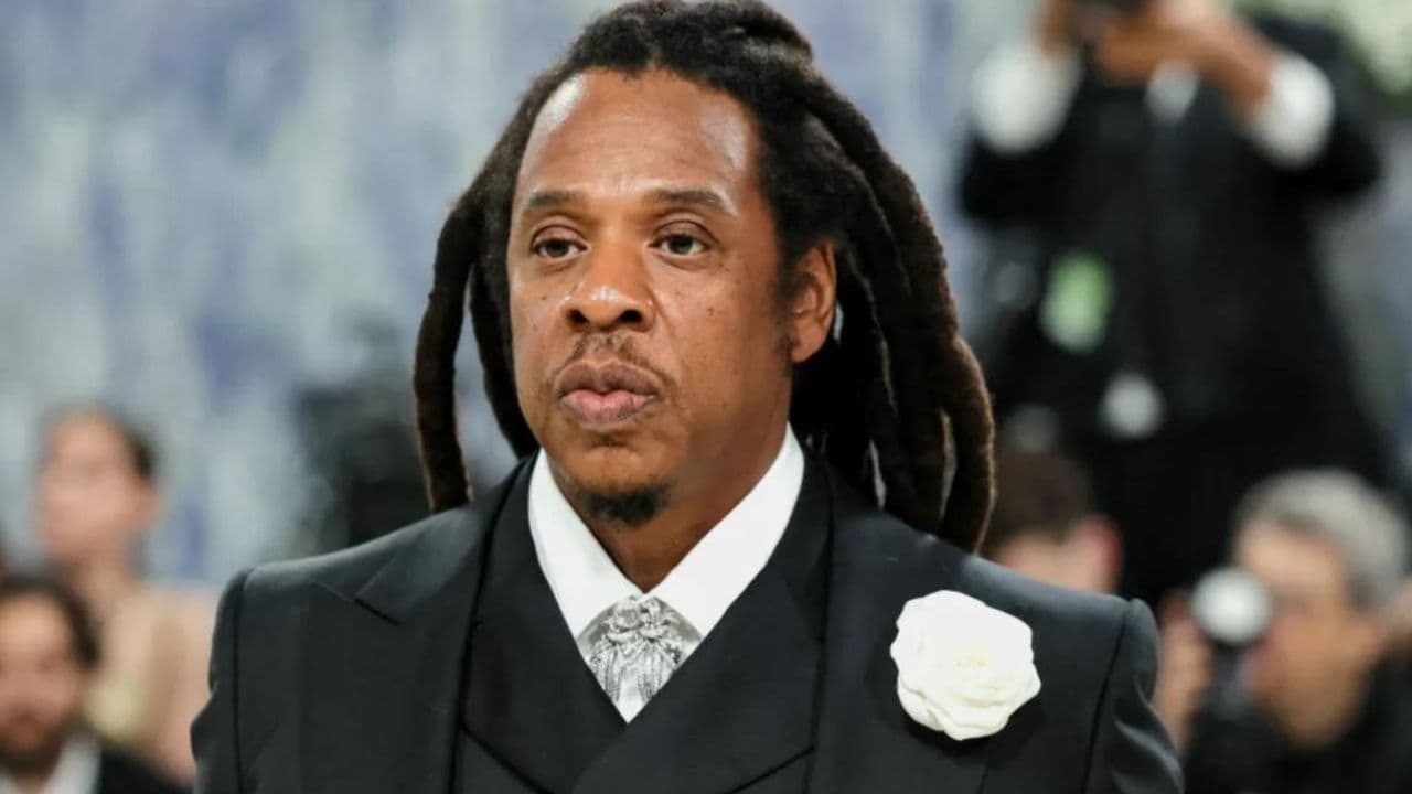 Jay-Z Reportedly Chooses Himself Over Bieber For 2027 Super Bowl Halftime Show