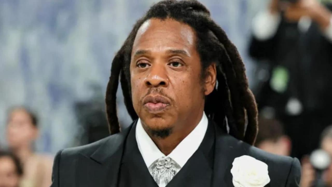 Jay-Z Reportedly Chooses Himself Over Justin Bieber For 2027 Super Bowl Halftime Show